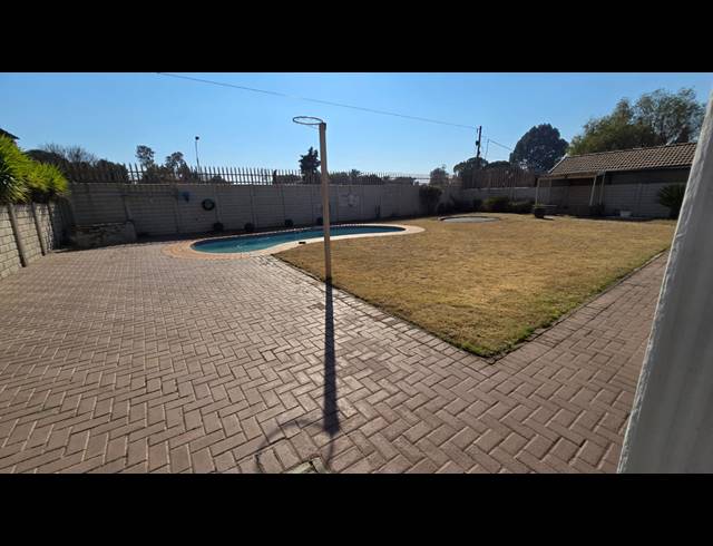 3 BEDROOM FREEHOLD FOR SALE IN MAYBERRY PARK
